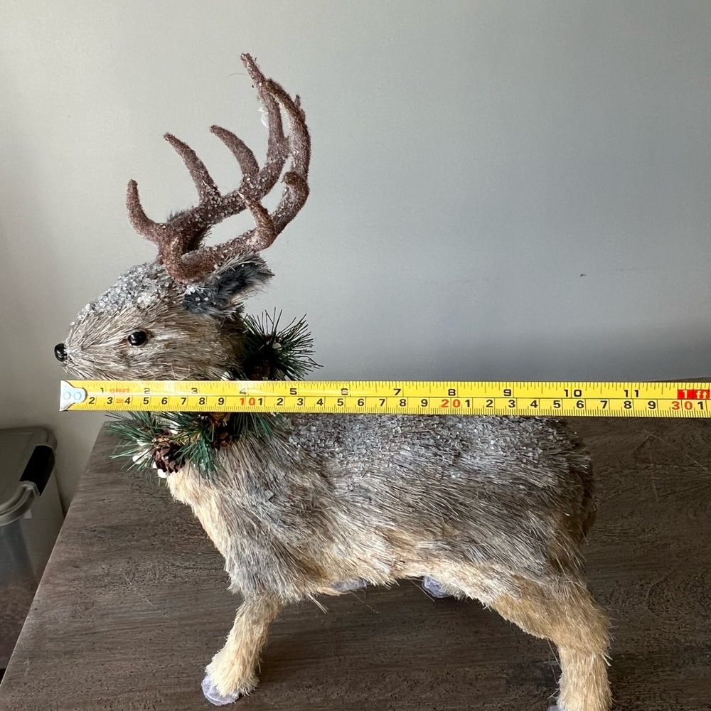 Pier 1 Standing Deer with Garland - Picture 4 of 6